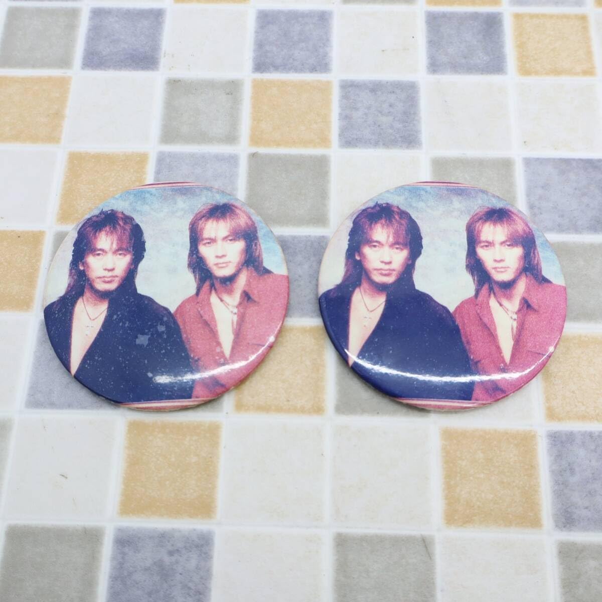 Amazon.co.jp: B'z 顔写真付き バッジ2つセット｜B'z コレクター